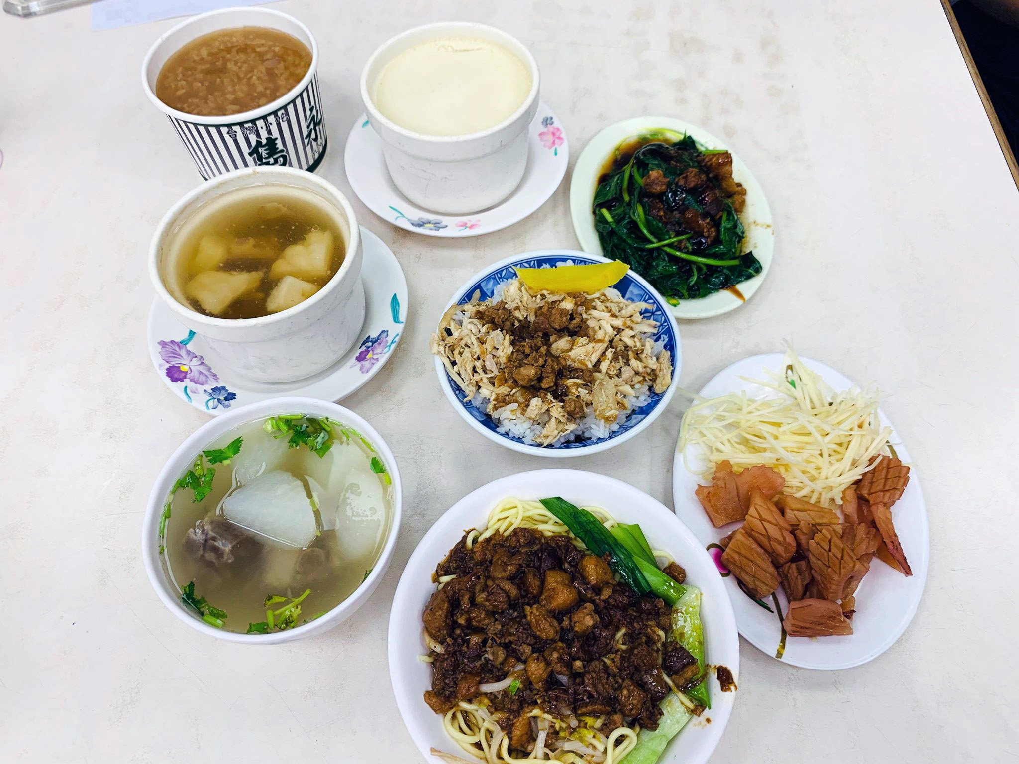 台中西屯區 –肚子餓來【雋永邨】,24小時營業多選擇